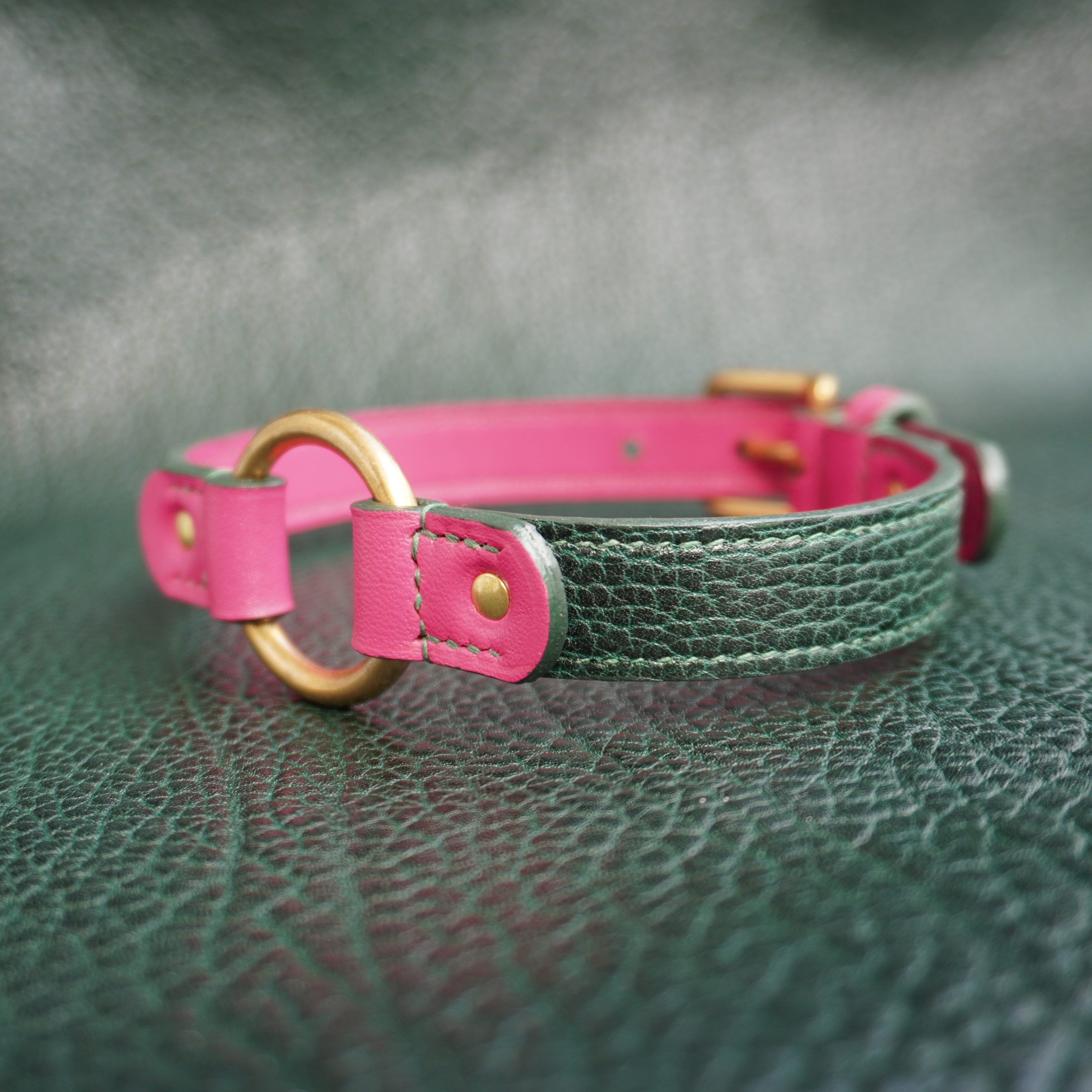 Two-Tone Choker Green-Pink Side
