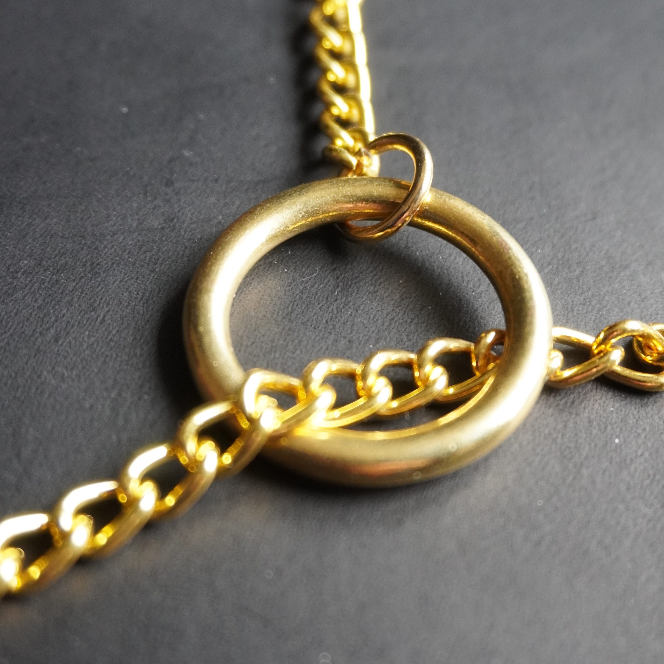 Slip-Chain Gold Closeup