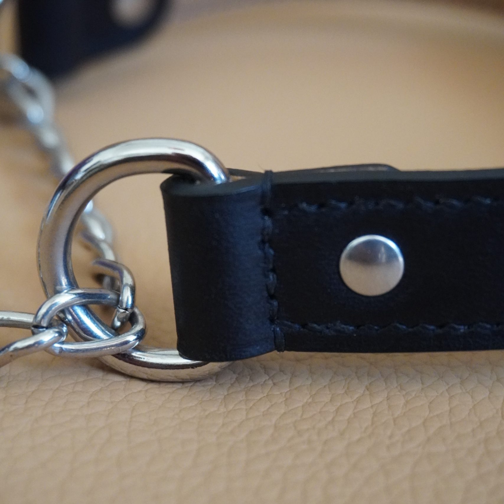 Slip-Chain Collar Black and Silver Closeup
