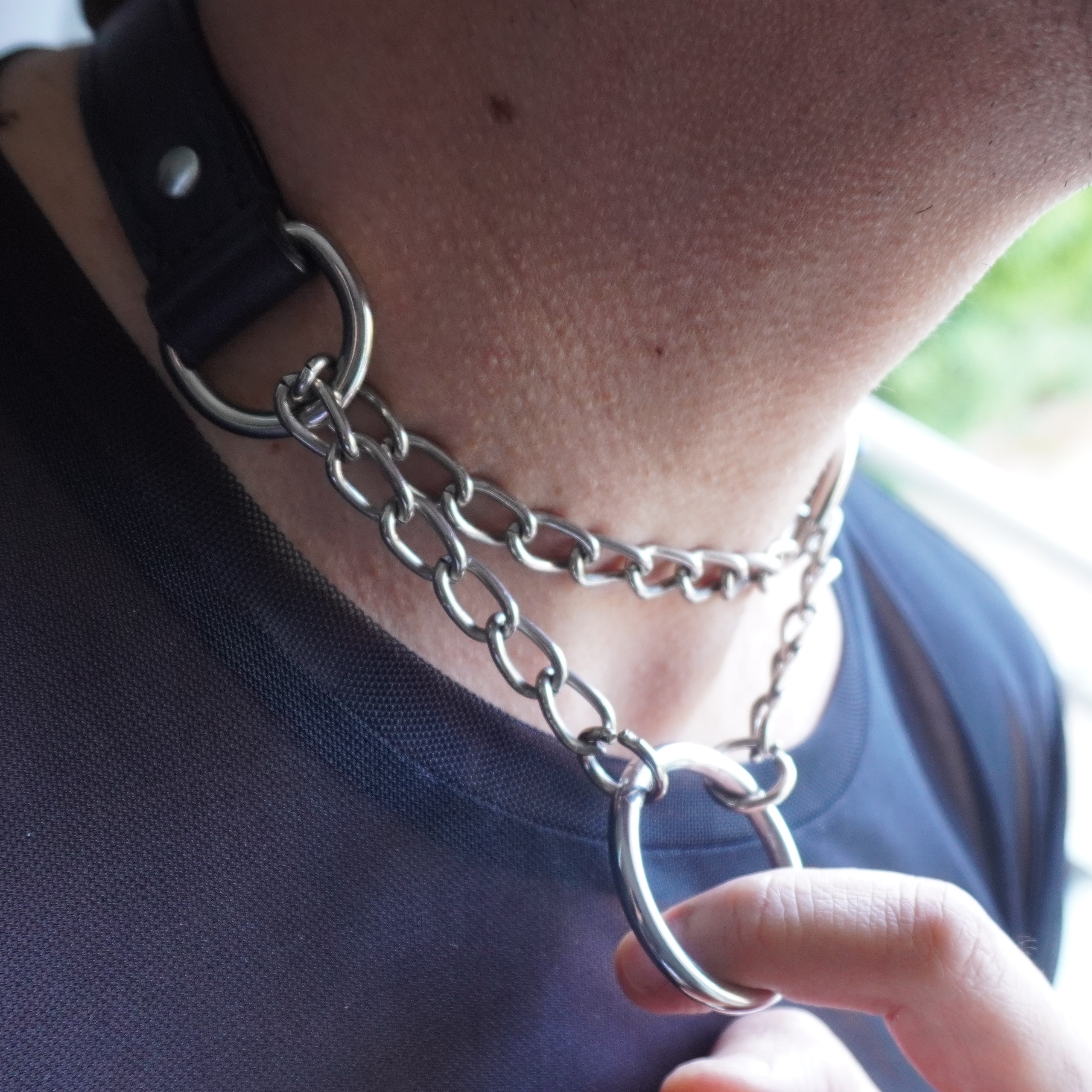 Slip-Chain Collar Black and Silver Lifestyle