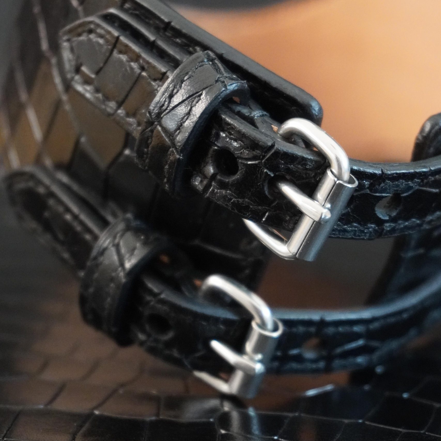 Audric Collar Black Closeup